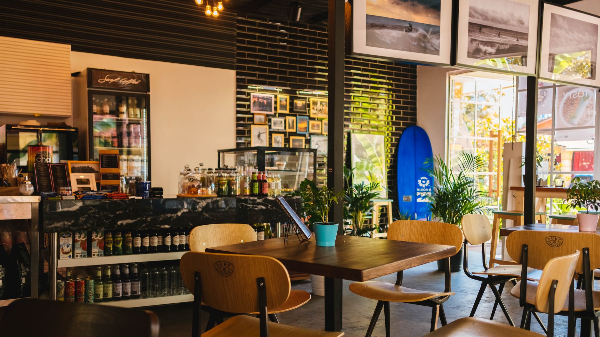retro_waves_cafe
